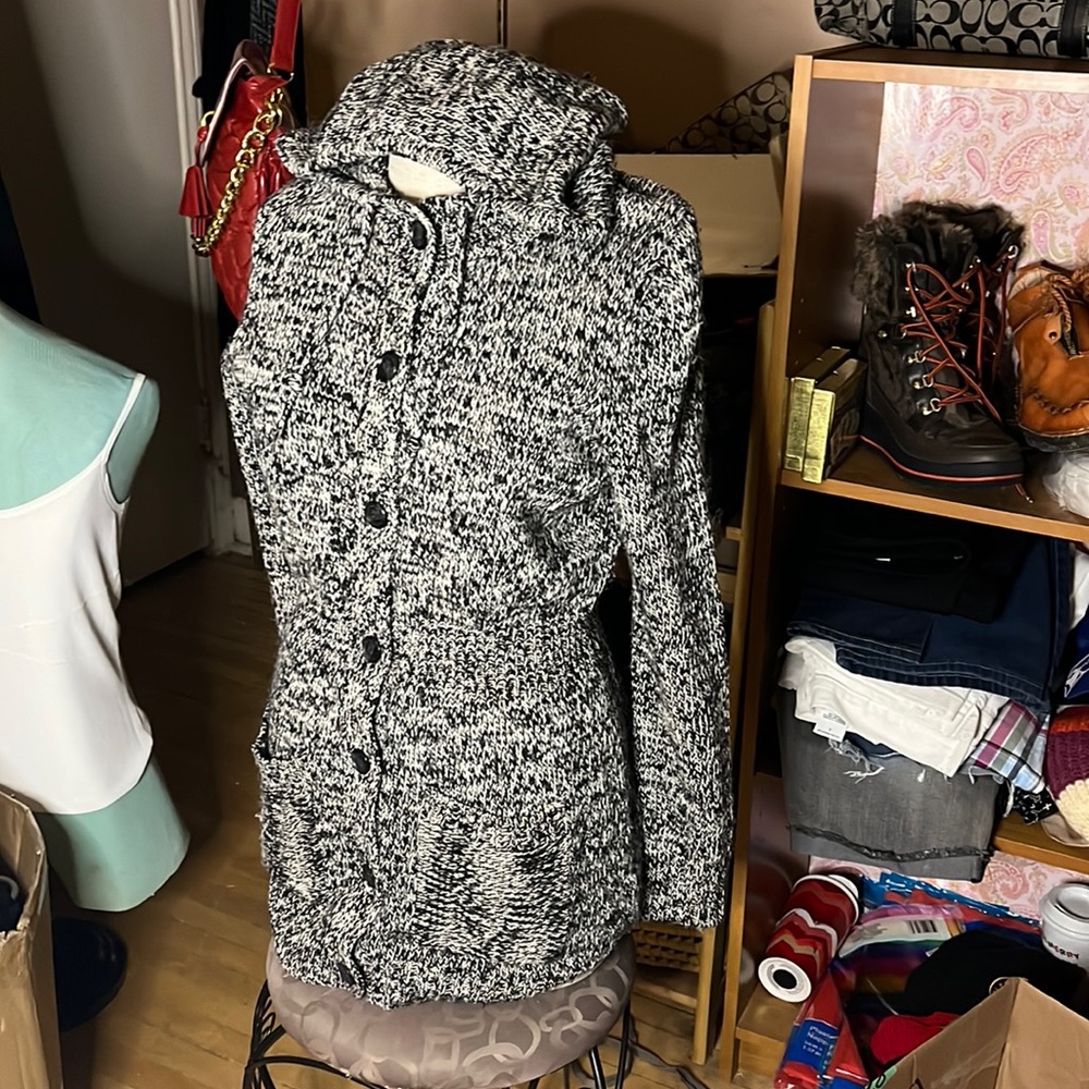 😄H&M hooded sweater button down medium